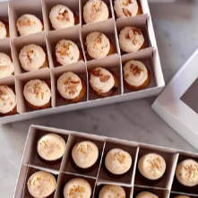 Caja blanca para picoteos con divisiones