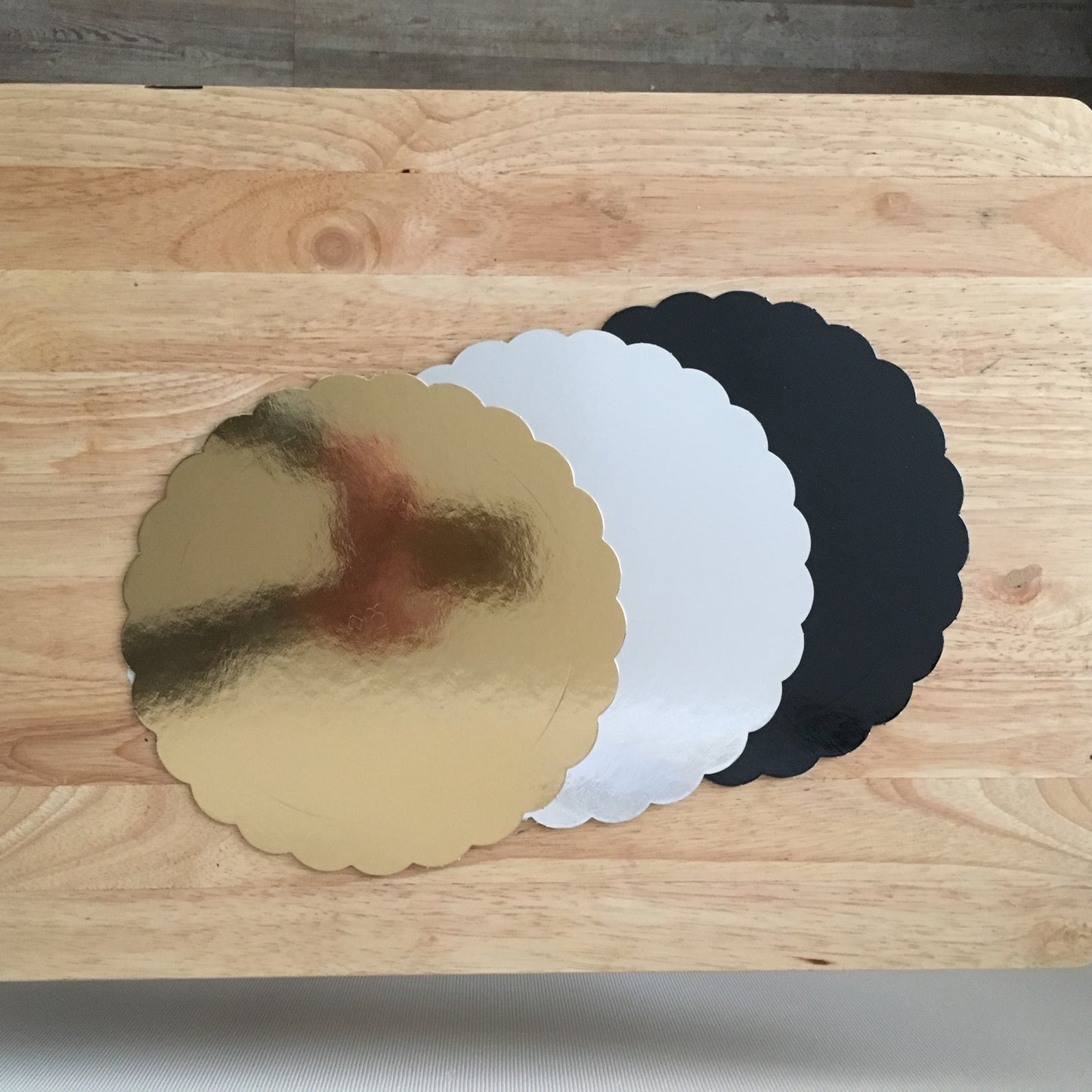 Bandeja Negra Ondulada varias medidas - Desechables Chiguayante